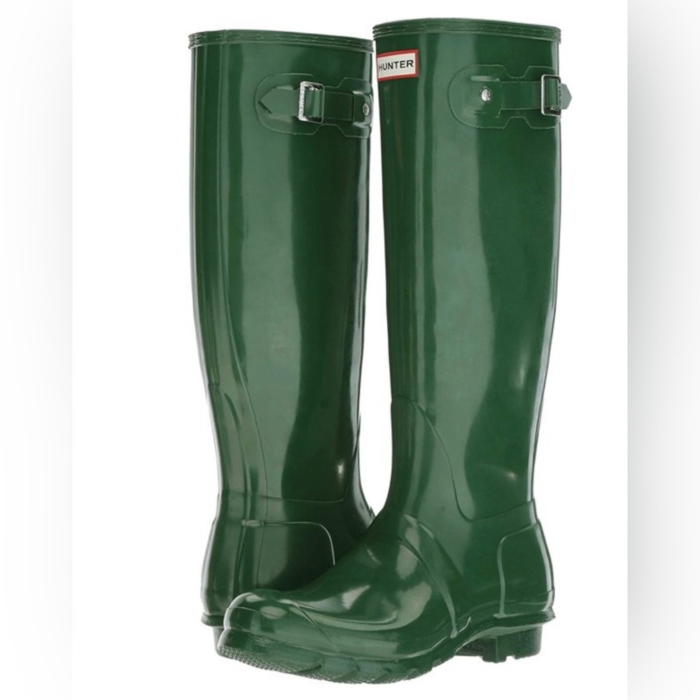 Women’s tall Gloss Green HUNTER rain boots. Size 7
